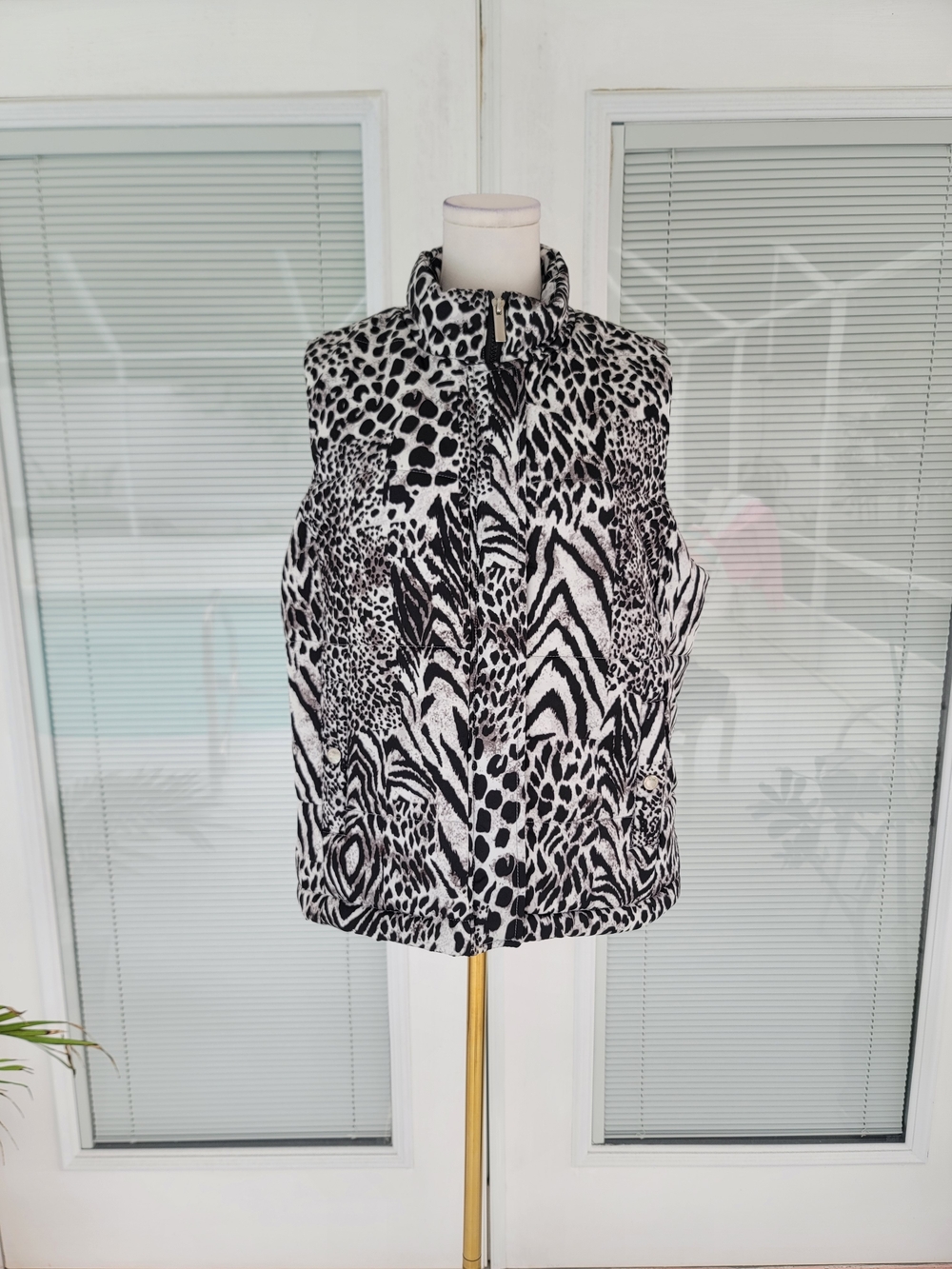 Jones New York Black & White Animal Print Puffer Vest - Women